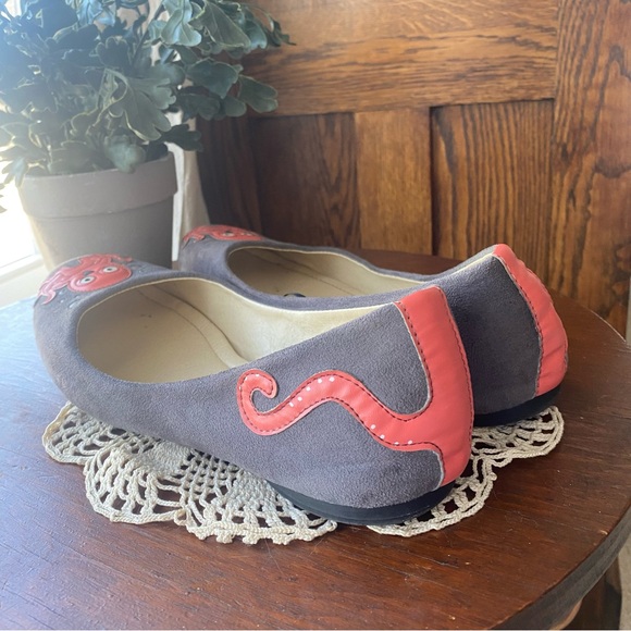 T.U.K. ModCloth Gray Octopus Ballet Flats Woman's size 9 EUC - Picture 7 of 9